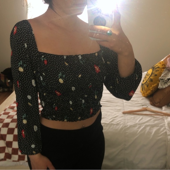 ABERCROMBIE & FITCH - Black Crop Top - Picture 2 of 4